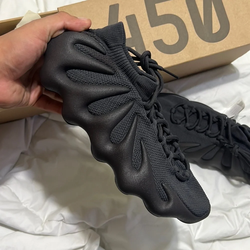 Yeezy Adidas - Picture 1 of 4
